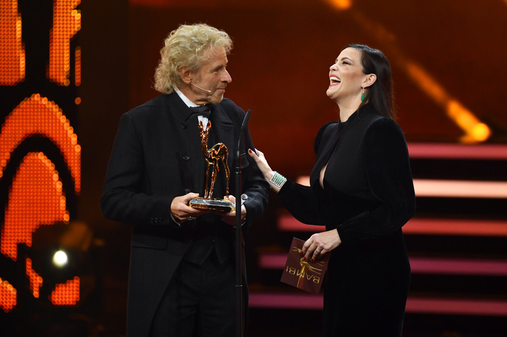 Presenting an award to Thomas Gottschalk