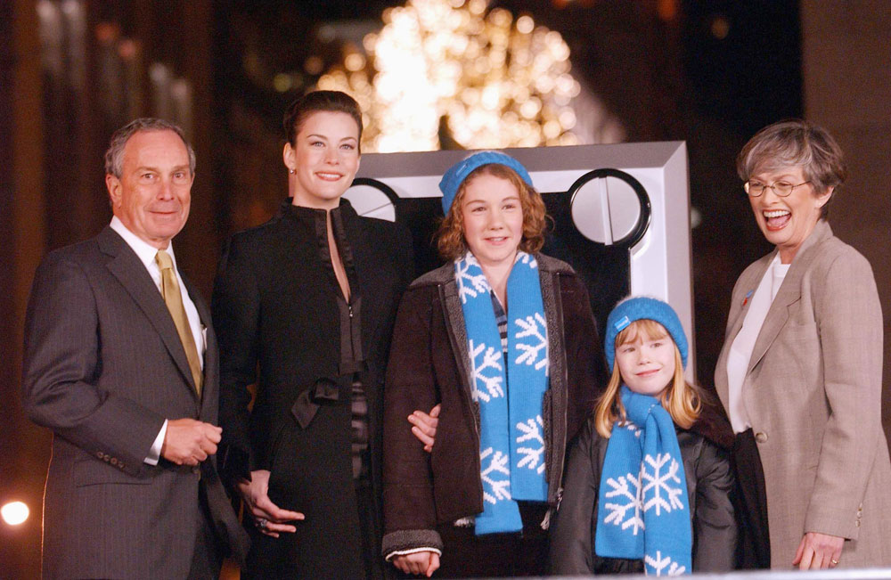 with NYC Mayor Michael Bloomberg, UNICEF contest winners and Judy Collins - at UNICEF snowflake lighting ceremony, New York, November 20th 2003