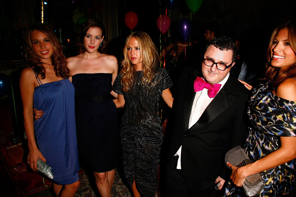 with sister Chelsea Tyler, Rachel Zoe, Alber Elbaz and Eva Mendes