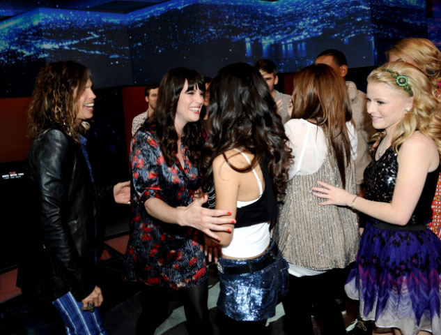 with dad Steven Tyler and finalists of American Idol