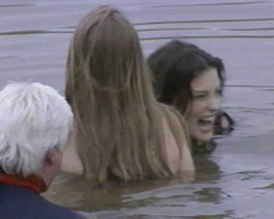 'Crazy' Video clip (the uncut version) - with Alicia Silverstone, 1994